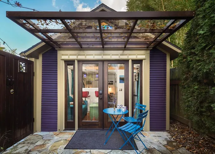 Secluded 2 Bdm Patio Villa Right By All The Action