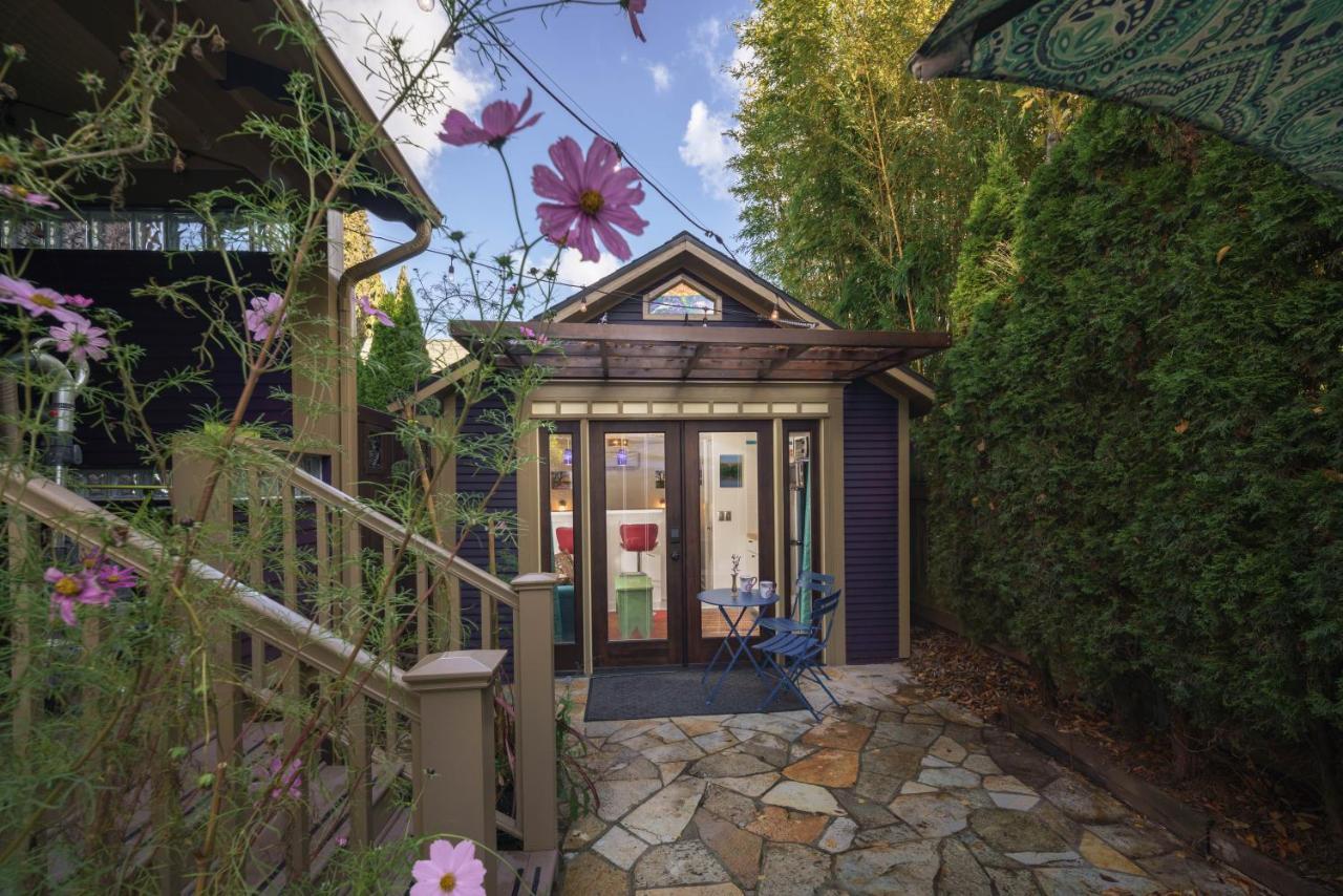 Secluded 2 Bdm Patio Right By The Action * Portland